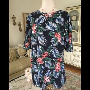 Voyage NWOT tropical print top size 2XL runs smaller. B:766
